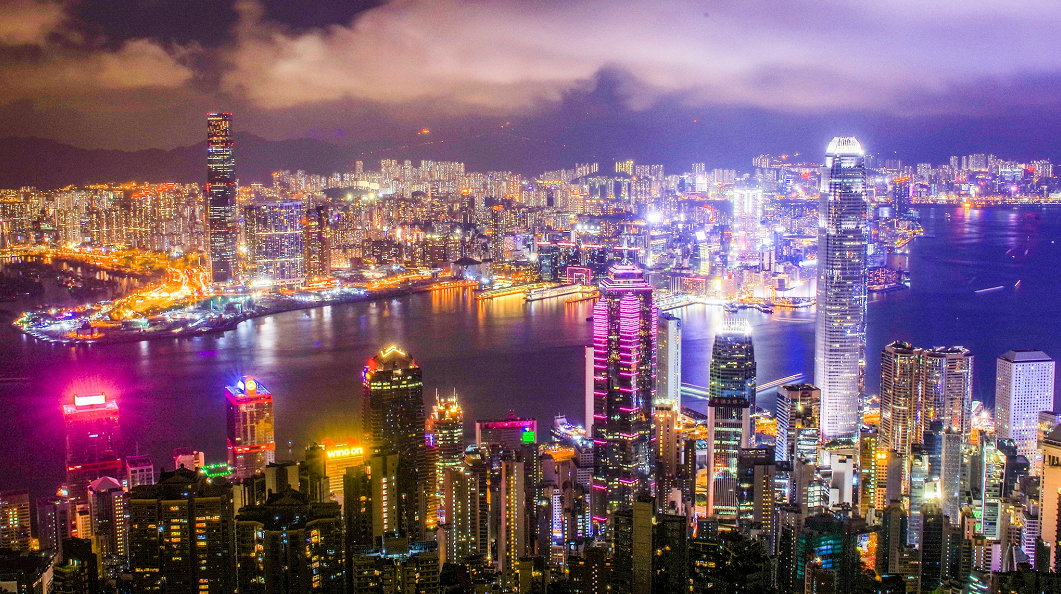 《繁华夜市》 作者：雨后微尘.png