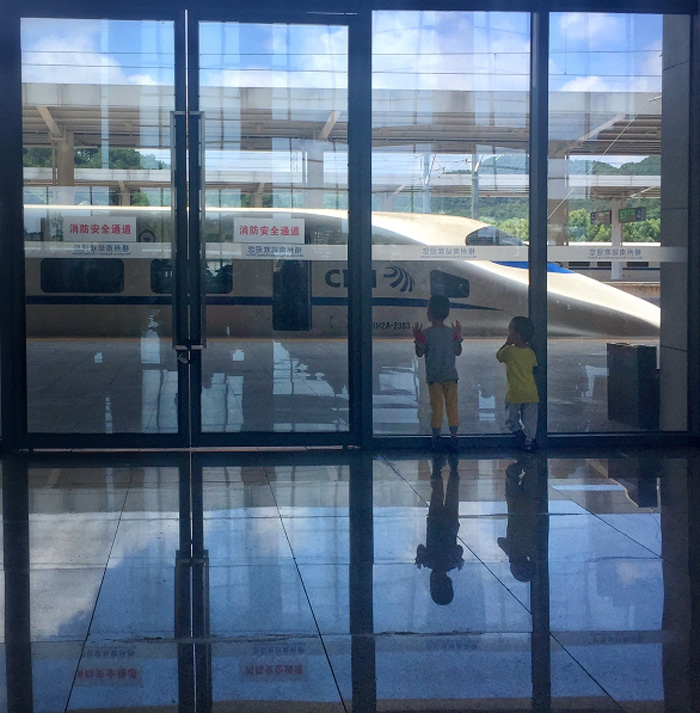 1532588834751370.jpg 《车站》 作者:溜达令? 副本.jpg