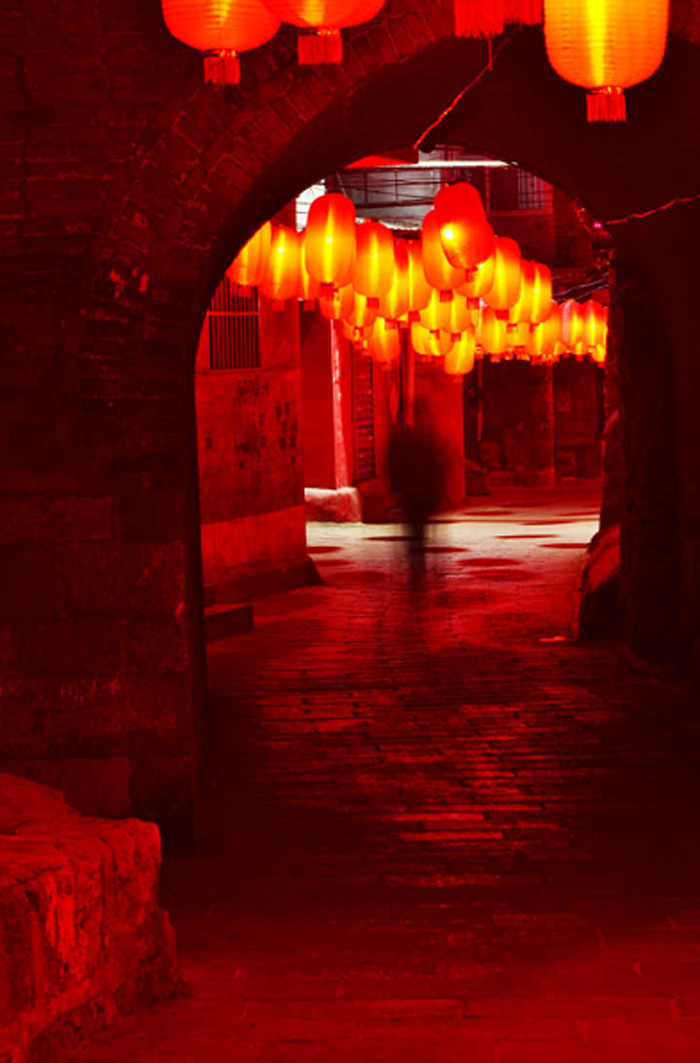 《节日夜下的老街》作者：王东 副本.jpg