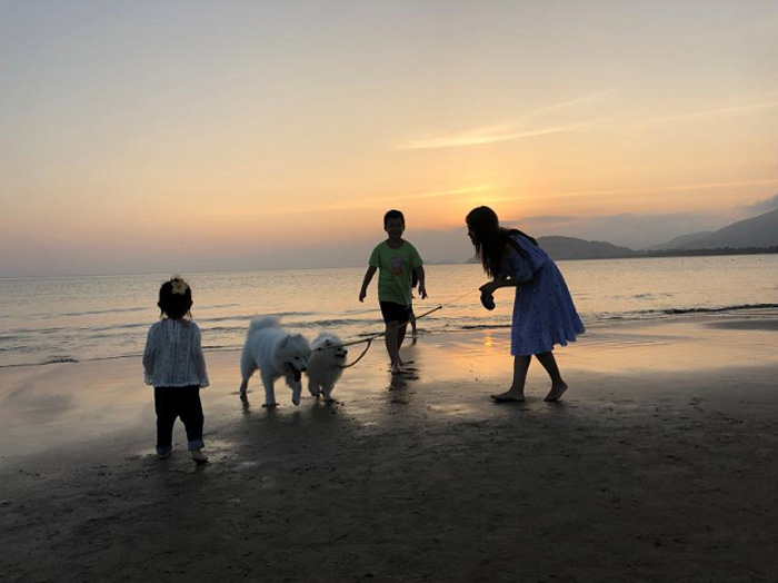 《嬉戏》作者：奕玮 副本.jpg