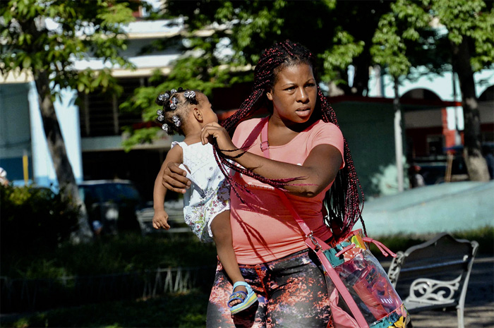 1533105267118814.jpg 《母女》 作者:Apple 副本.jpg